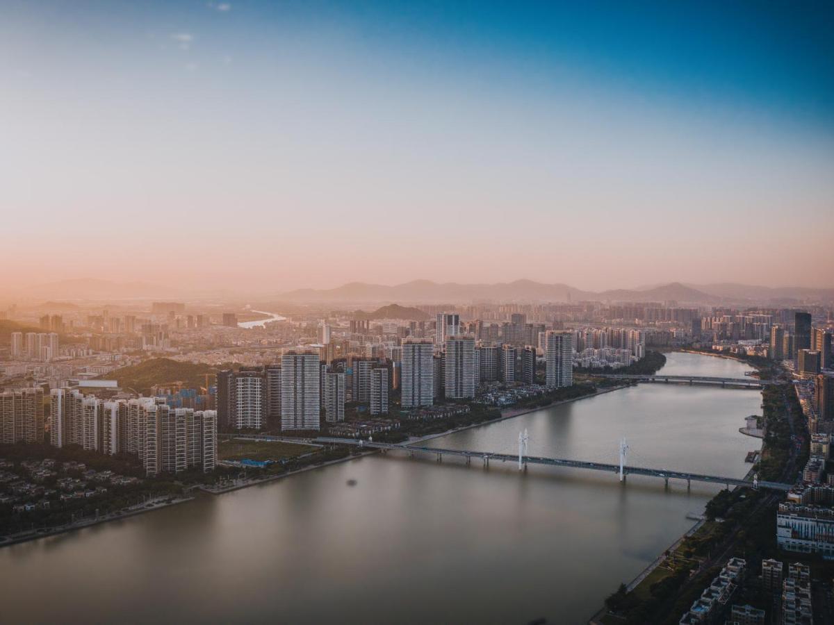 Radisson Red Hotel Zhuhai Gongbei Port Dış mekan fotoğraf