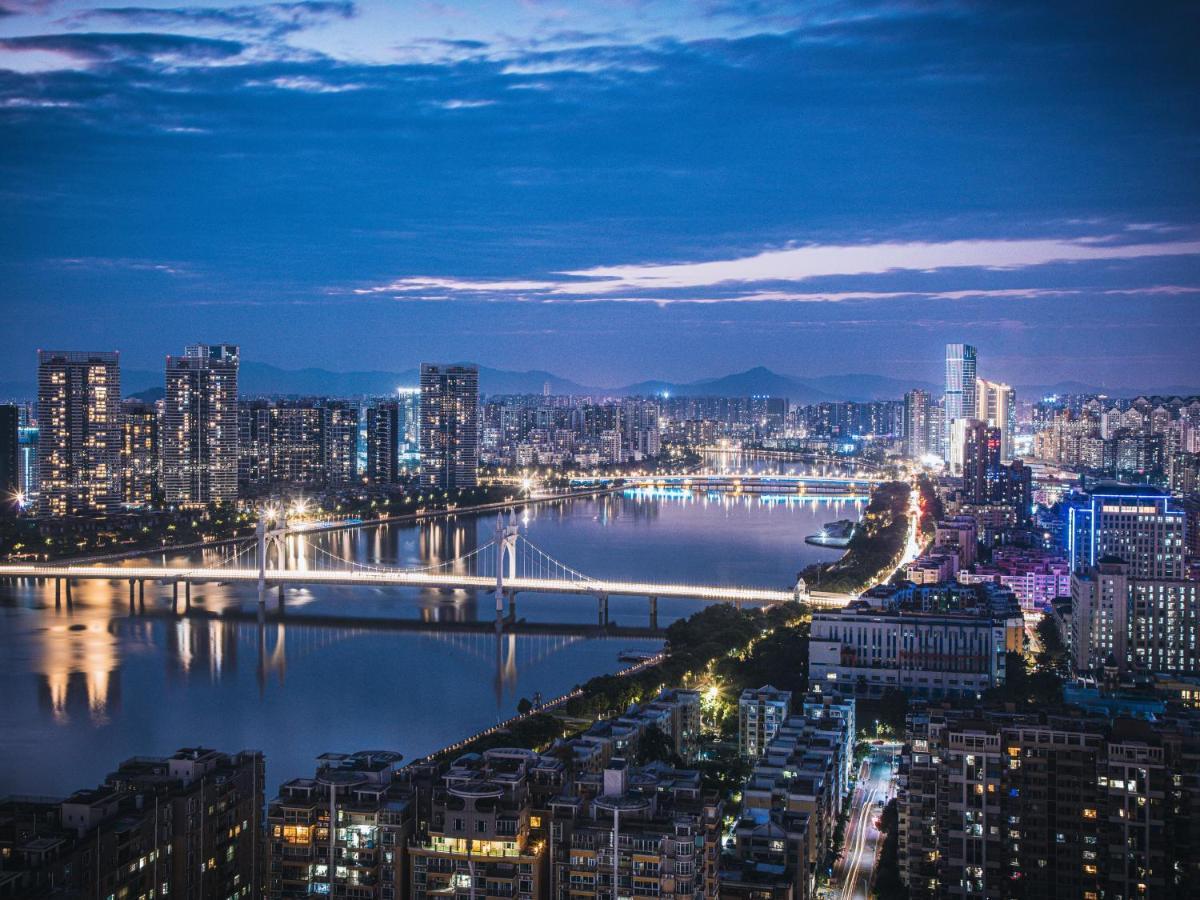 Radisson Red Hotel Zhuhai Gongbei Port Dış mekan fotoğraf