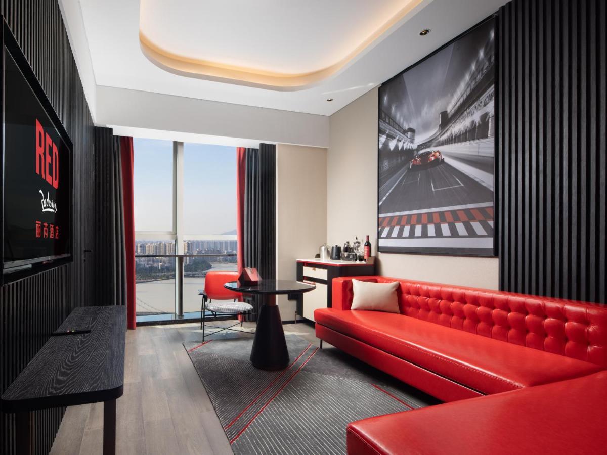 Radisson Red Hotel Zhuhai Gongbei Port Dış mekan fotoğraf